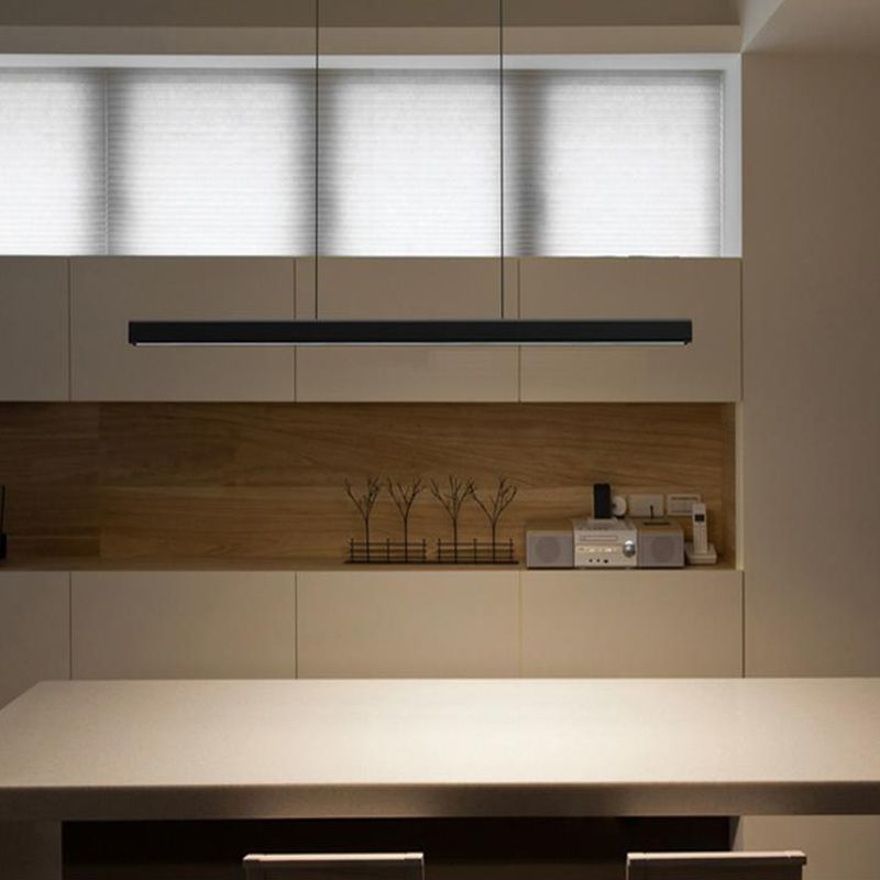 Éclairage d'île de forme linéaire de style moderne