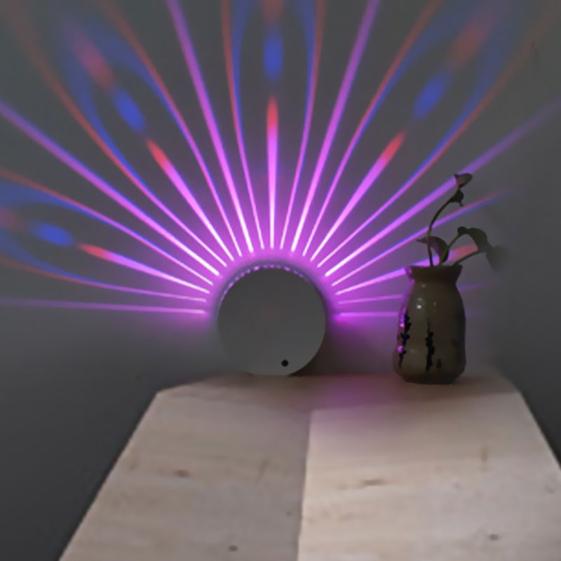 Lámpara de pared LED de estilo moderno Blanco vacío de plumas de pavo blanca iluminación con sombra de hierro, luz de color RGB