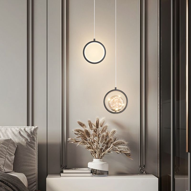 Kugelförmige Form des zeitgenössischen Stils Anhänger Lichter Metall 2 hängende Lampen