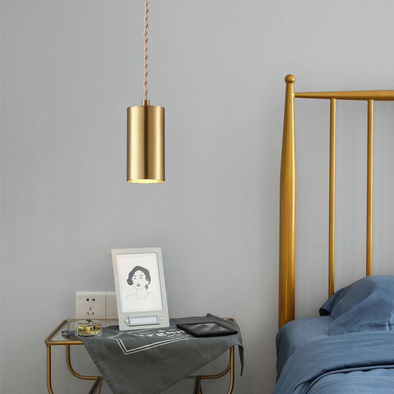Lámpara de suspensión cilíndrica de la noche de metal 1 Bulbo posmoderna Luz colgante en oro