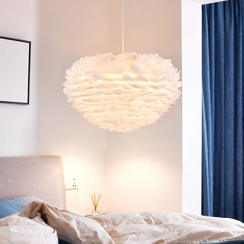 Chambre suspendue suspendue à suspension blanche moderne avec une teinte plume ronde