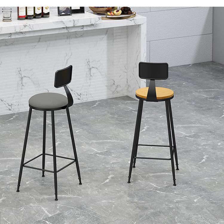 Industrial Coffee Shop Footrest Stool Matte Finish Iron Bar Stool