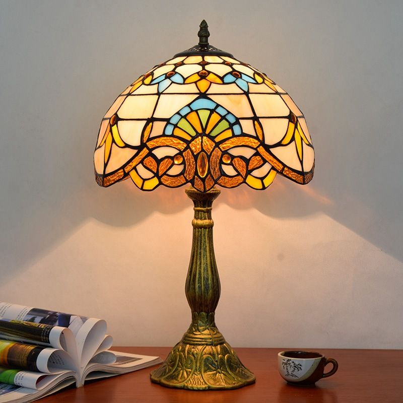 Lampada da scrivania vittoriana Tiffany con paralume bombato, lampada da lettura in vetro colorato con 1 testa in oro/marrone per camera da letto