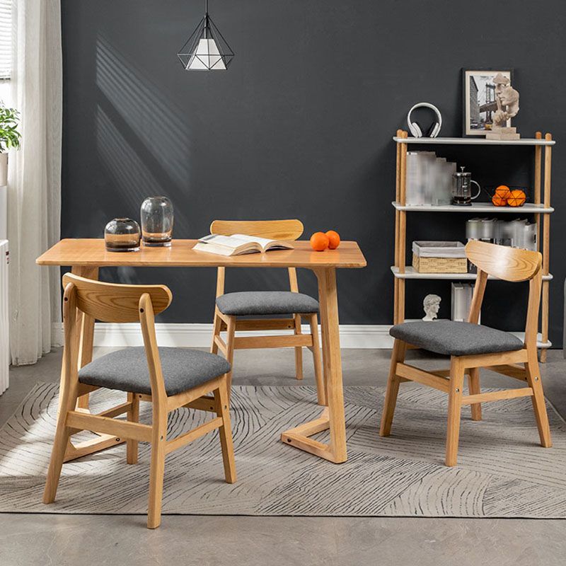Silla lateral casera tapizada escandinava Silla de comedor natural con respaldo abierto