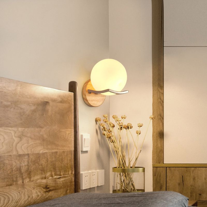 Legno in legno massiccio Lampada montati a parete a parete a 1 illuminazione a 1 illuminazione sumiera con tonalità di vetro bianco