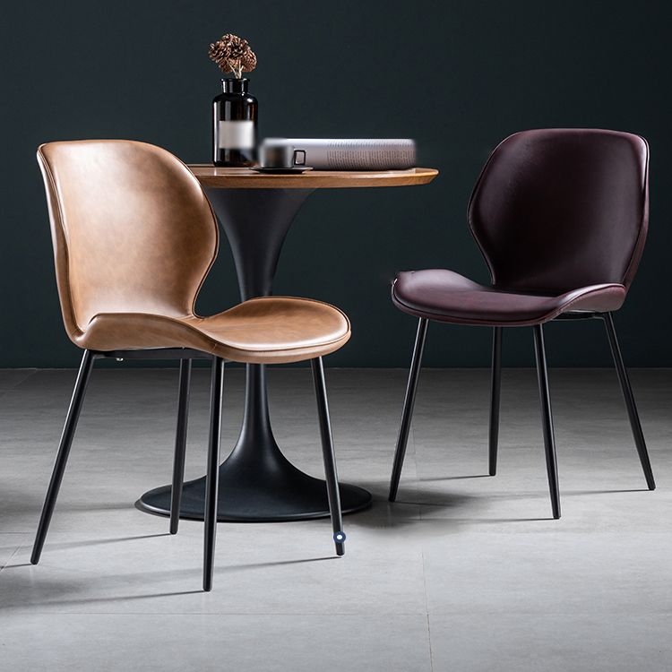 Chaise d'appoint scandinave en cuir avec finition mate et dossier à oreilles (Ensemble de 2)
