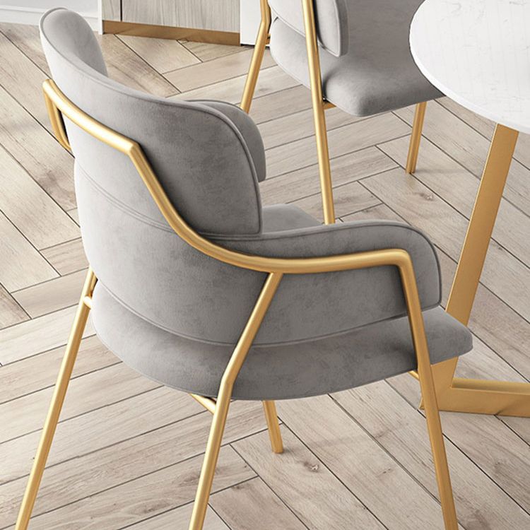 El comedor del metal del estilo nórdico preside el sillón del terciopelo para el restaurante