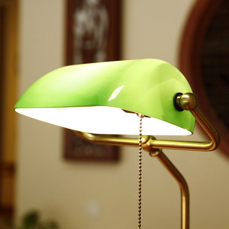 Ein Glühbirnen -Retro -Tischlampenglas Schattenschatten -Schreibtischlampe mit Kettenschalter