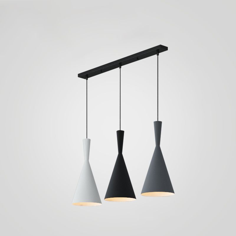 Forme de cône en métal Lumières suspendues modernes style 3 lumières suspendues à la chambre à coucher