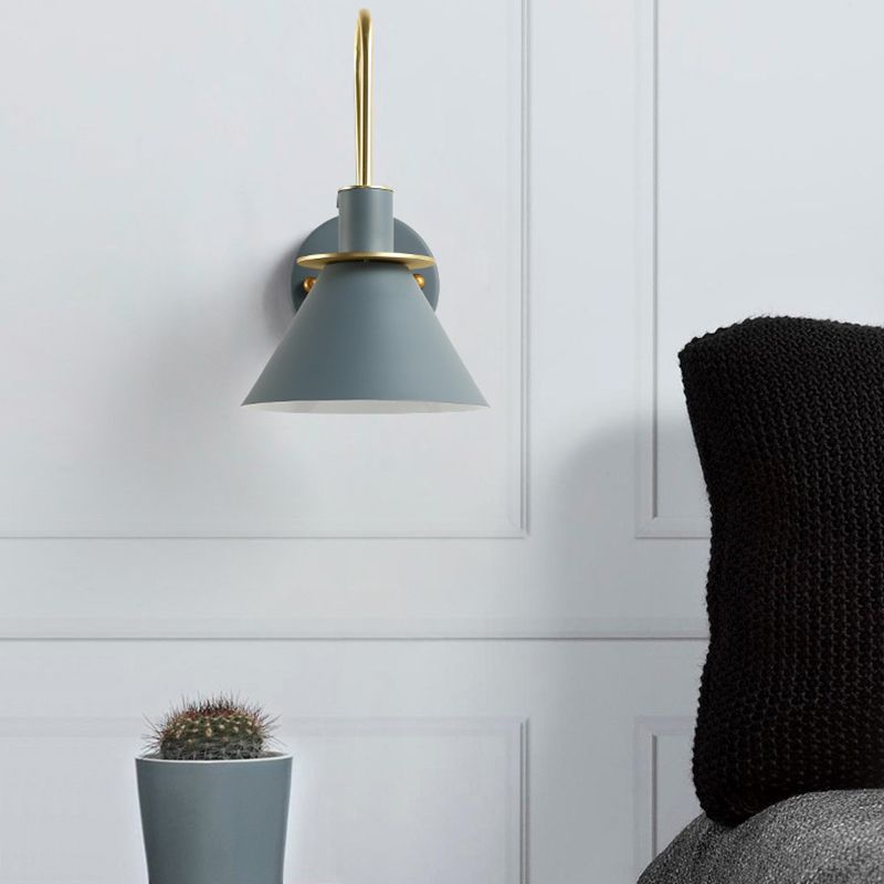 Modern Creative a parete singola creativa lampada da parete cono in ferro laccata per spazi interni