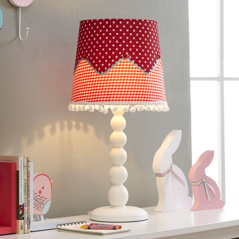 Lampada da scrivania a botte moderna Legno 1 tavola rossa a testa con tonalità in tessuto per camera da letto