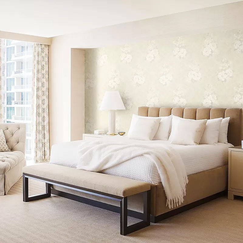 Flower Patterned Wallpaper Rural Non-Woven Wall Decor in White on Beige for Hotel