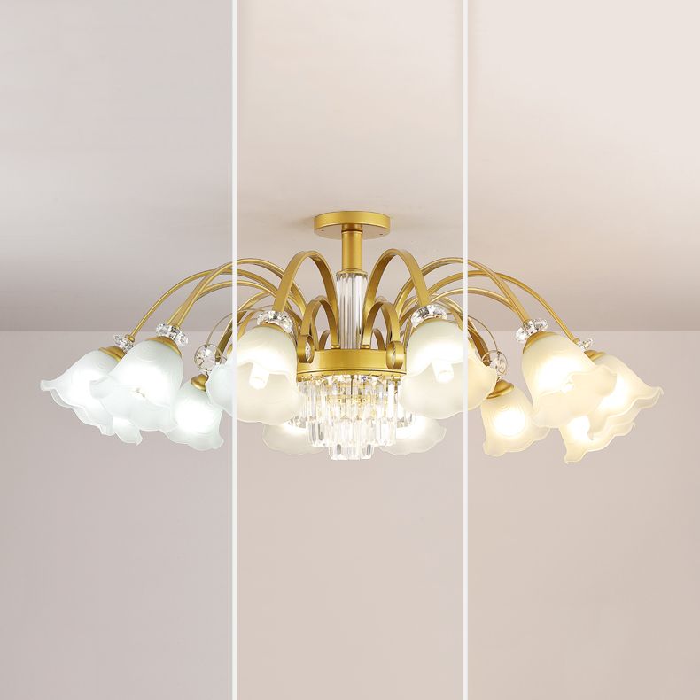 Éclairage de plafond multi-tampon traditionnel à lampe métallique avec une teinte en verre de fleur