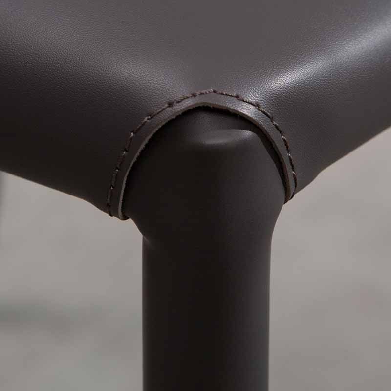 Silla de comedor de cuero de silla de montar con respaldo sólido de restaurante estilo diseñador