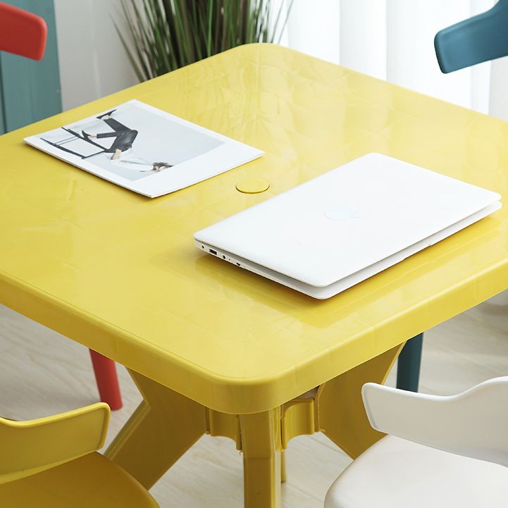 Modern Style Dining Table Outdoor Plastic Patio Table with Umbrella Hole