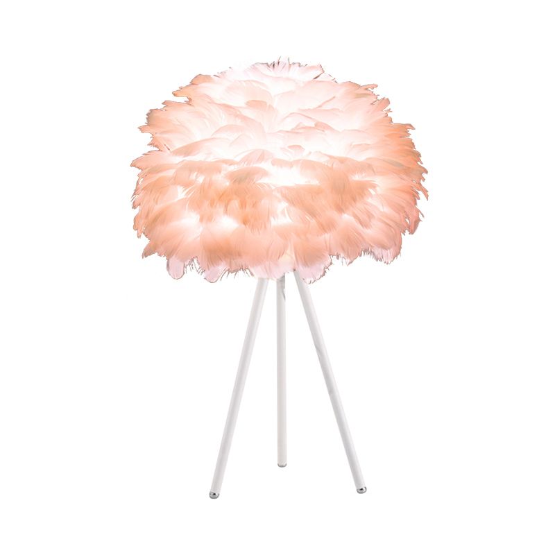 Lampada da comodino Bloom Lampada da tavolo singola bianca/rosa con piuma nordica con treppiede bianco/oro per camera da letto
