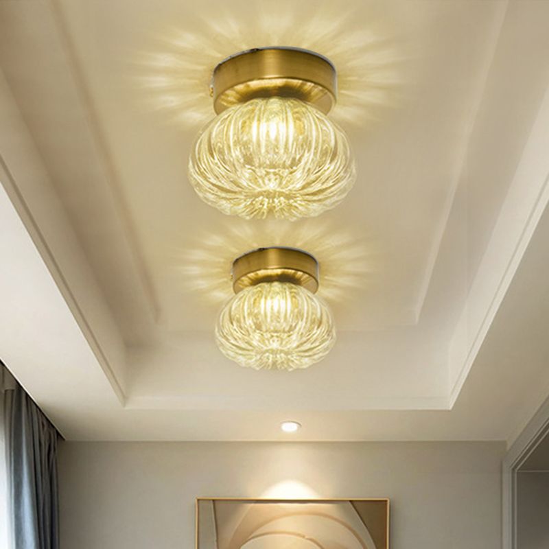 Plafonnier LED à tête unique en verre nervuré transparent/ambre à montage sphéroïde moderniste, 5,5"/11" de largeur