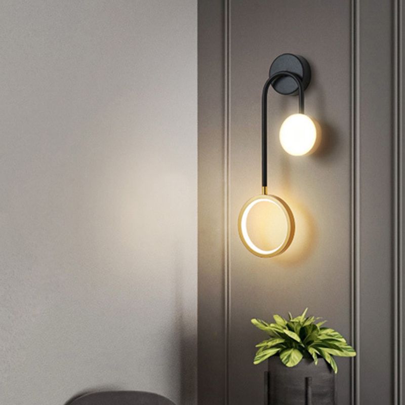 Acrílico modernista 2 luces LED Montaje Lucing Lámpara de pared Lámpara de pared en oro y negro