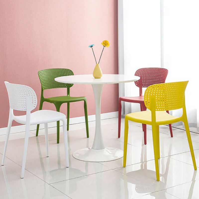 Chaise sans bras de salle à manger en plastique de style contemporain, chaises latérales de salle à manger à dos ouvert