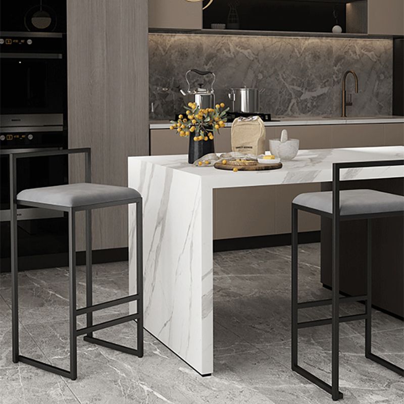 Taburete de bar tapizado en terciopelo de estilo nórdico, taburete de bar con base de trineo