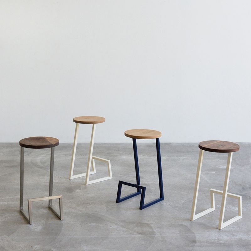 Modern Style Iron Bar Stool with Footrest Bristol Creative Bar Stool (set of 2)