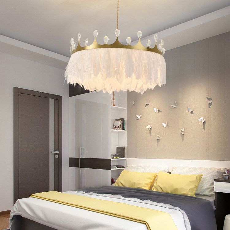 Lámpara de araña de plumas de la corona Luz moderna de dormitorio moderno accesorio de iluminación suspendida