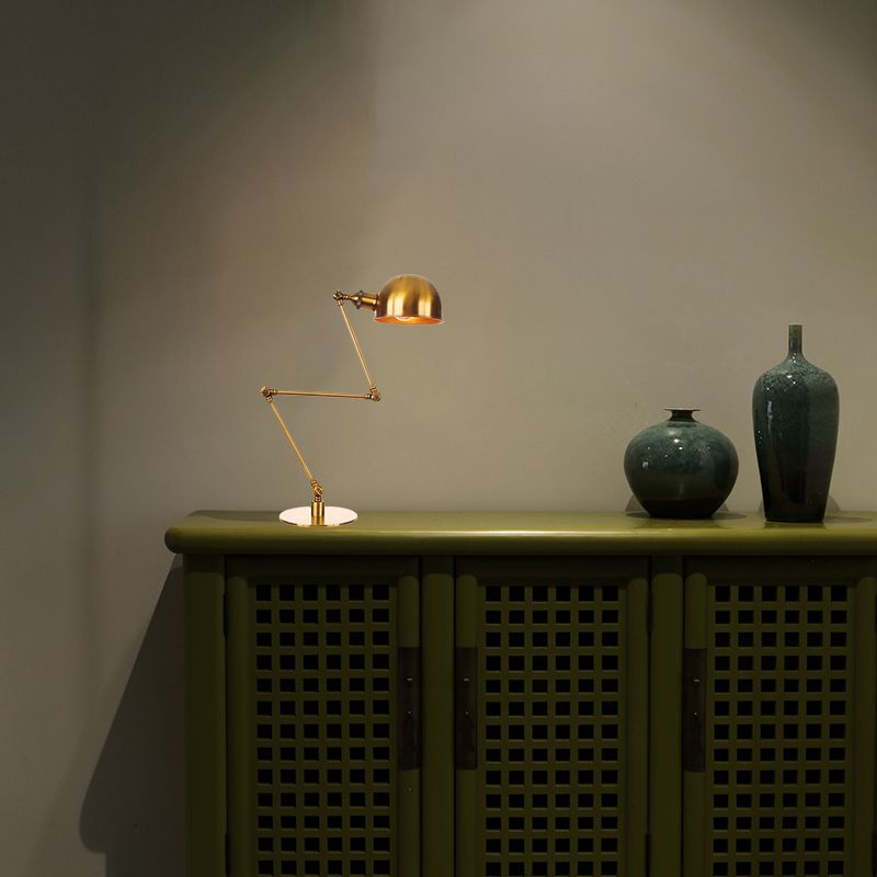 Lámpara de mesa de sombra de tazón dorada con estilo industrial 4 "/8.5" W 1 Lighting de mesa de metal ligero con brazo ajustable