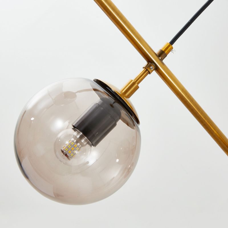 Salle à manger Island Light Nordic Style Gold Island Éclairage avec une teinte en verre sphérique