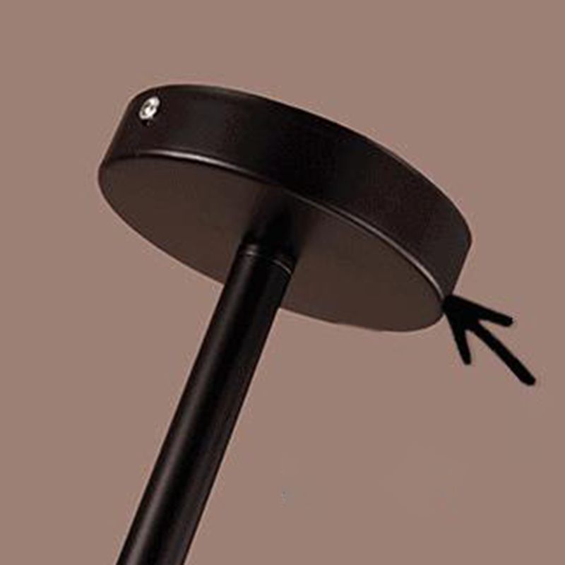 Pendre radial noir en lustre en fer forgé industriel avec une teinte en verre