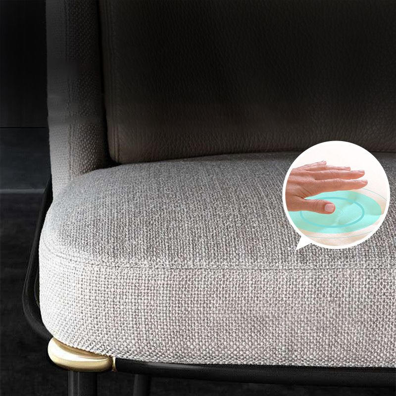 La salle à manger contemporaine en métal préside les chaises latérales tapissées sans bras pour l'usage à la maison