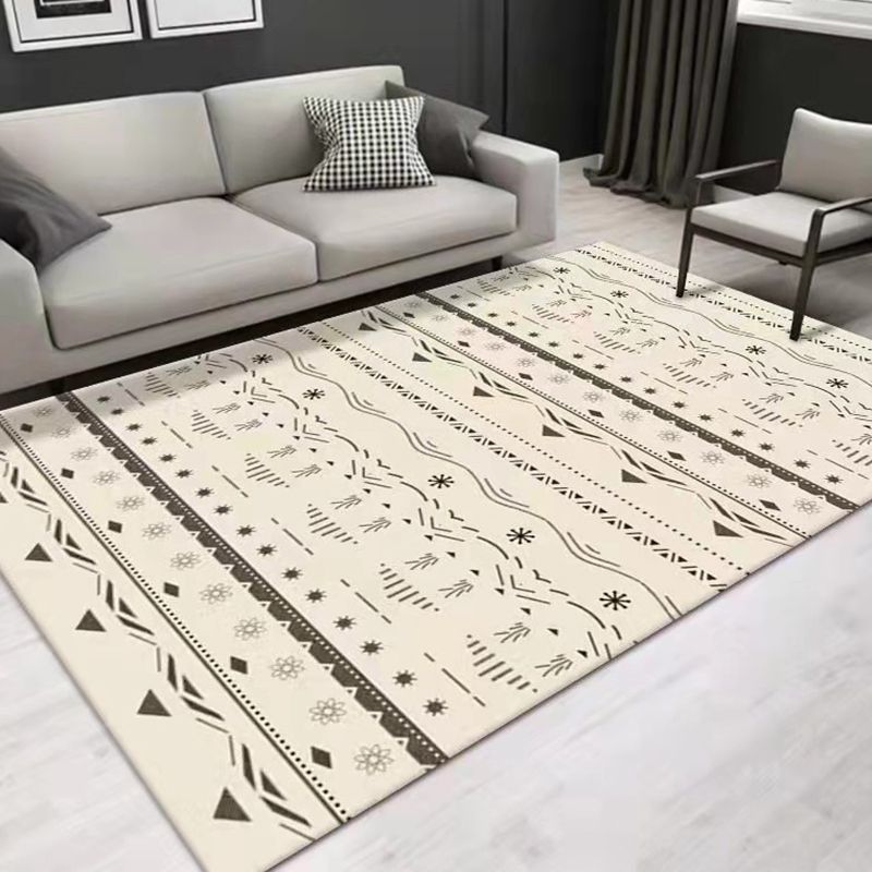 Beige Traditional Rug Polyester Graphic Rug Stain Resistant Rug for Living Room