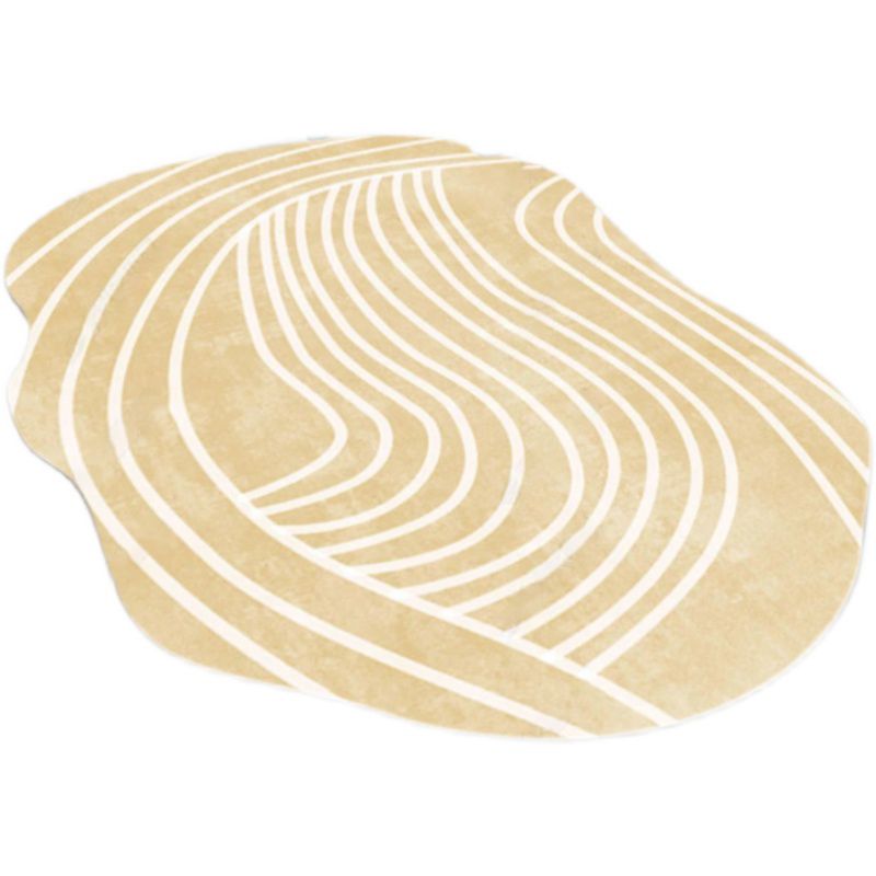 Tapis de salon jaune.