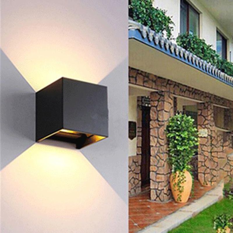 Square Shape Wall Lamp Modern Style Metal 2 Lights Sconce Lamp in Black/White