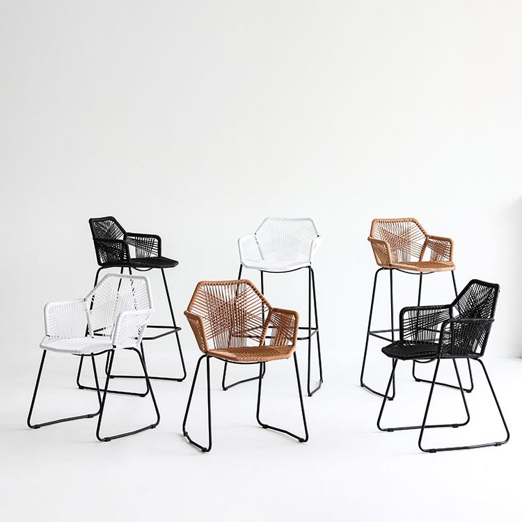 Modern Footrest Bar Stool Plastic Armed Stool with Metal Base