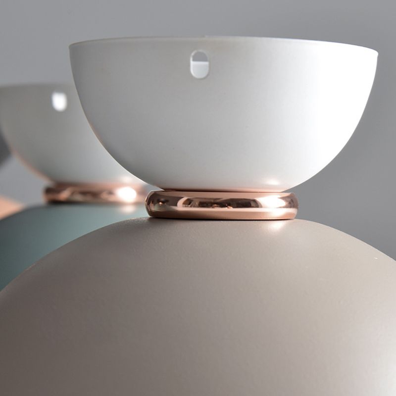 Runde Deckeneinbauleuchte im nordischen Stil aus Metall in Deckennähe