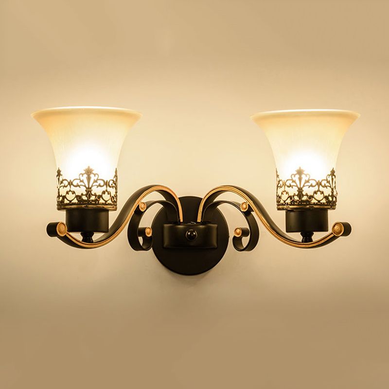 Witte glazen wandmontage lamp 1-licht traditionele wandverlichtingsarmatuur voor badkamer