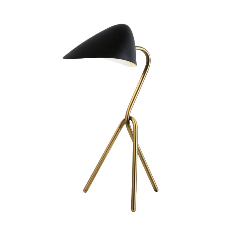 Lámpara de mesa creativa de latón y negro con 1 luz metálica moderna y poste de luz de escritorio abstracto para dormitorio