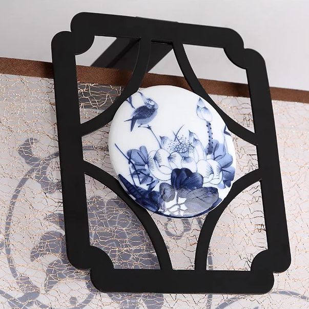 Plafond carré blanc Aménagement monté sur le plafond de style moderne.