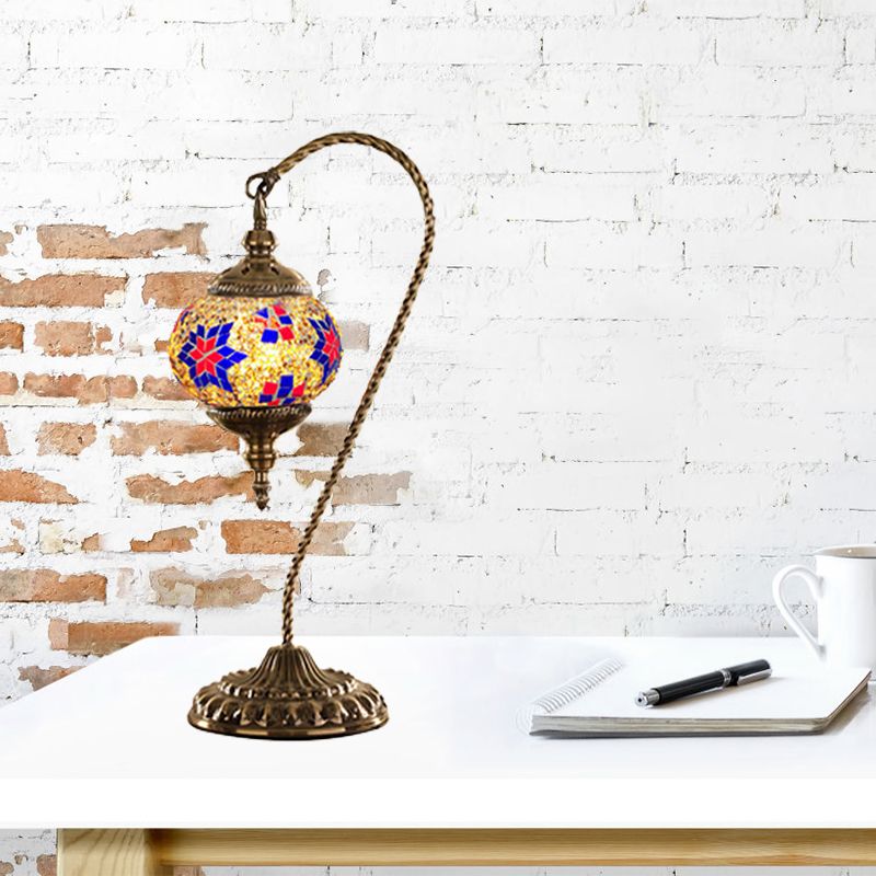 Global Desk Light Traditional Red / White / Yellow Glass 1 Bulb Coffee Shop Night Table Table avec base en métal
