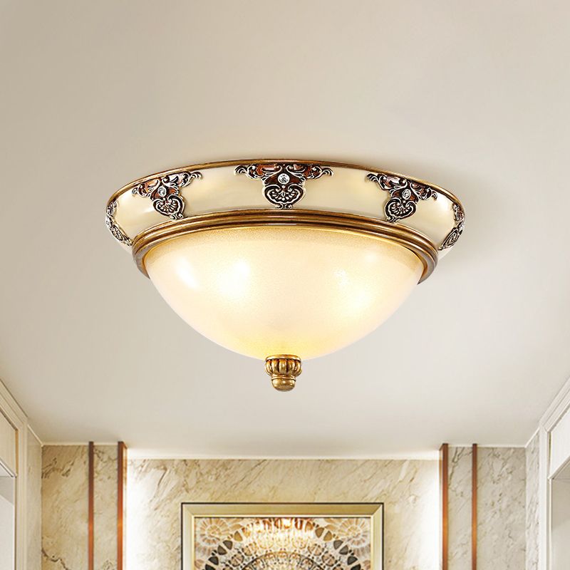 Classic Dome Shade Flush Monte Opal Glass 3 Bulbi 15 "/19" Larghezza Flush Soffsh Light Fixture in Gold