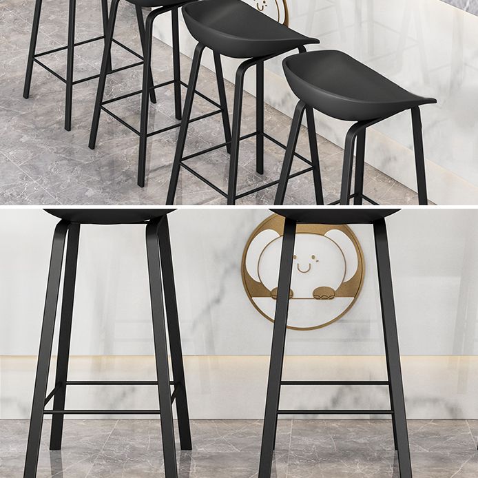 Taburete de bar con respaldo bajo y reposapiés moderno, cubo de plástico para interior, taburete de altura contraria