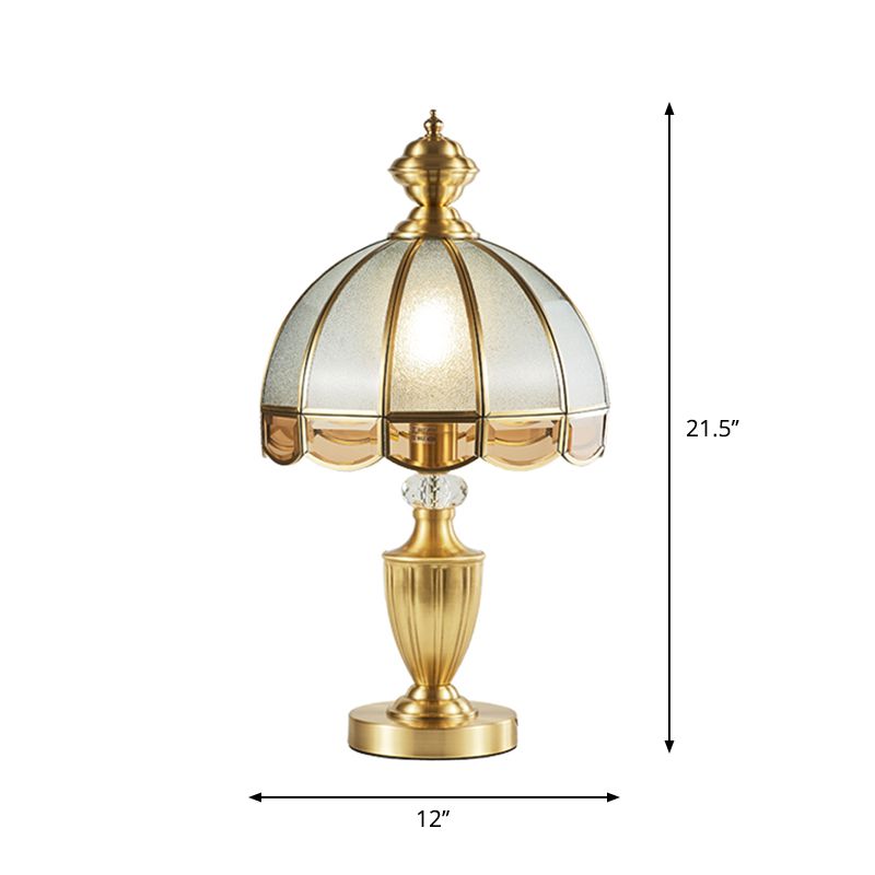 Lampada da tavolo per camera da letto a 1 luce in vetro smerigliato coloniale con luce notturna emisferica in bronzo