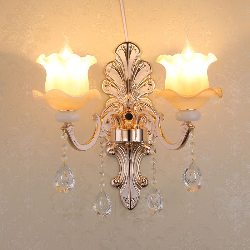 Retro -Knospenwand montieren leichte Rüschenglaswandbeleuchtung mit Kristalldrapieren in verwitterter Zink