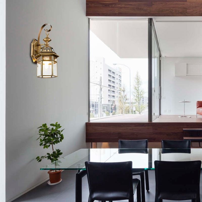Lampada a parete in ottone Lampada tradizionalista in metallo 1 illuminazione a parete da esterno leggera con vetro trasparente