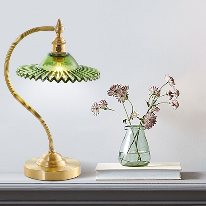 Une lampe de table contemporaine de blub lampe de bureau en verre de style moderne pour le bureau de la salle d'étude