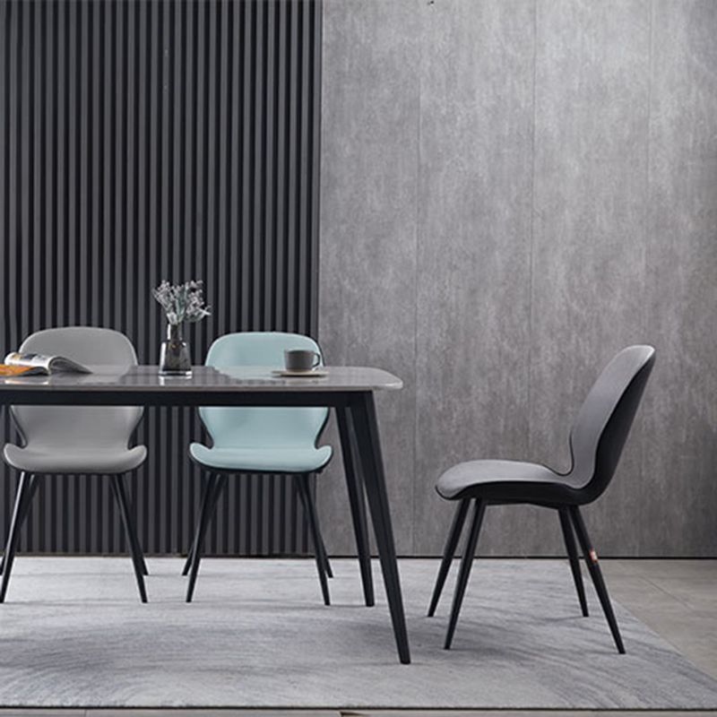 Chaises de salle à manger en cuir contemporaines, chaise sans accoudoirs à oreilles avec pieds en métal pour restaurant