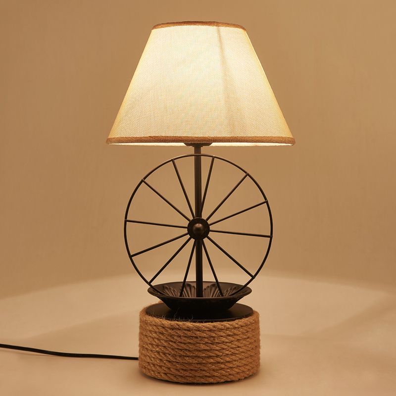 Fabric de bureau conique Éclairage de l'usine 1 lampe à table de corde à salle à manger légère en noir avec déco de roue