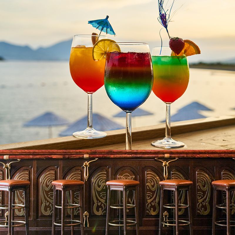 Customized Modern Cocktail Mural Wallpaper Decorative Restaurant Wall Art in Soft Color