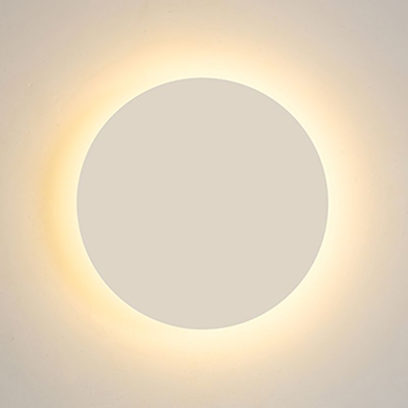 Round Shape Metal Wall Light Modern Style 1 Light Wall Mount Light in White