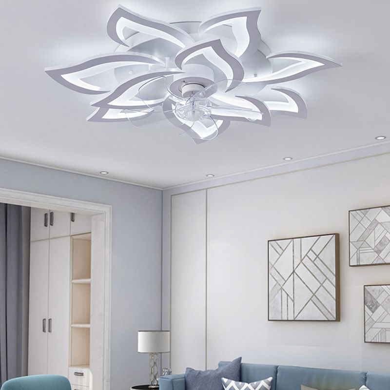Nordische Metall Deckenlüftungslampe Multi-Head-LED-Flush-Montage-Leuchte mit klarem Kunststofflüfterblatt